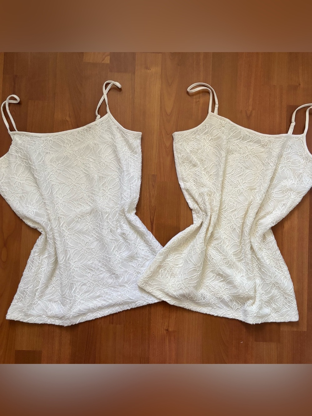 Women’s Ann Taylor white and cream lace cami tops Size M